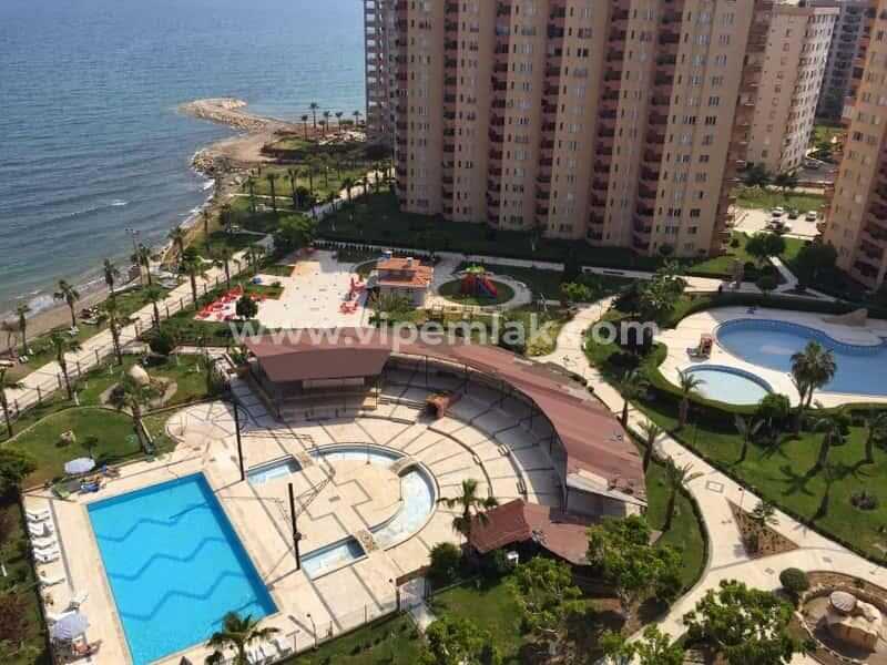 LİPARİS 3 SİTESİNDE SATILIK YAZLIK 4+1 DAİRE