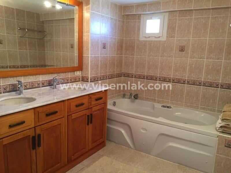 LİPARİS 3 SİTESİNDE SATILIK YAZLIK 4+1 DAİRE