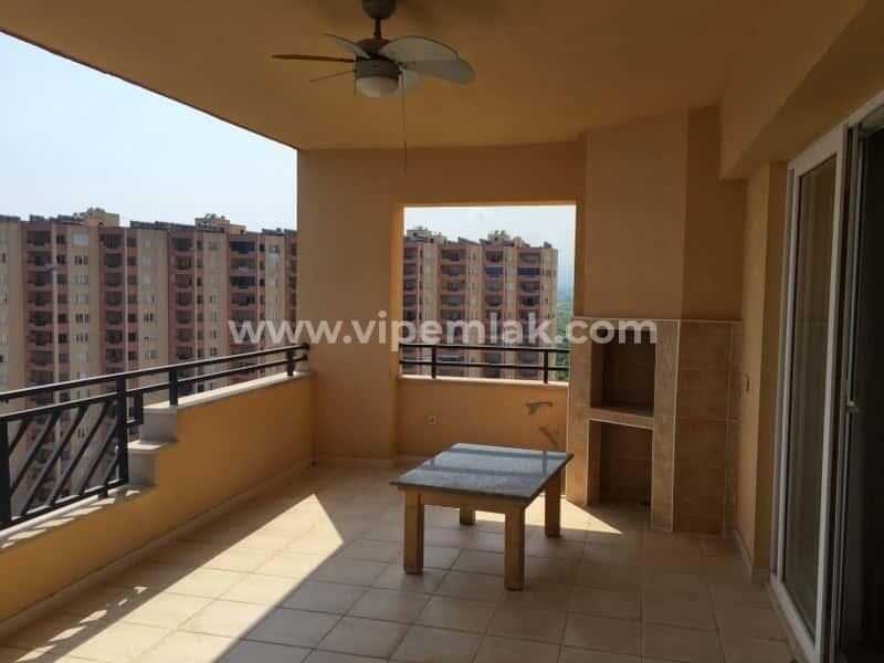LİPARİS 3 SİTESİNDE SATILIK YAZLIK 4+1 DAİRE