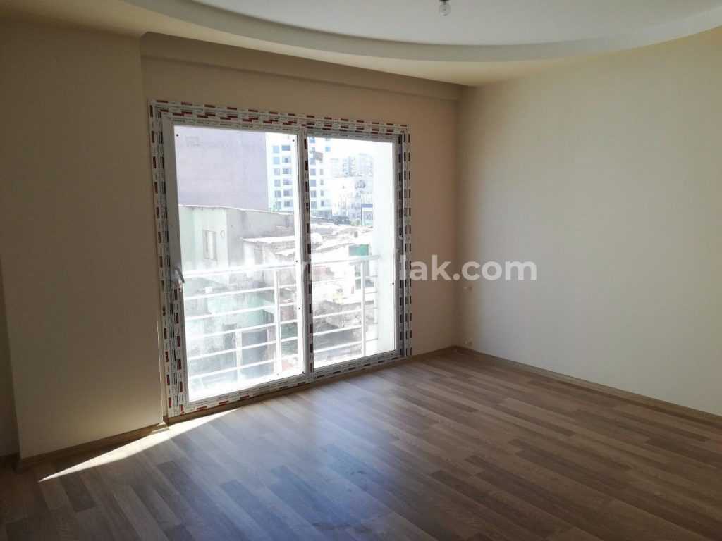 MERSİN ERDEMLİ MERKEZDE ANA YOLA CEPHE GÜNEŞ SİTESİNDE SATILIK DAİRE