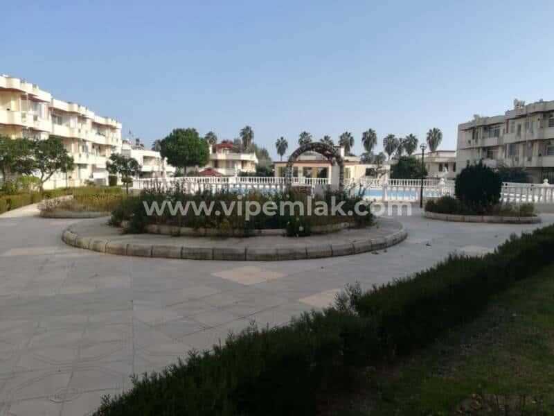 ÇEŞMELİ EFTELYA SİTESİNDE DENİZE SIFIR SATILIK 3+1 YAZLIK DAİRE