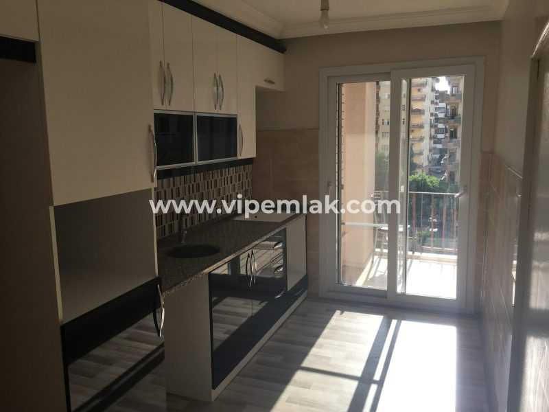 ERDEMLİ’DE İÇİ YAPILI BAKIMLI SATILIK UYGUN FİYATTA DAİRE