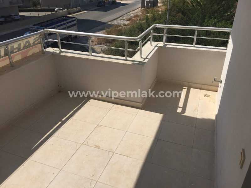 ERDEMLİ ÇEVREYOLU’NDA SATILIK ARAKAT SIFIR DAİRE