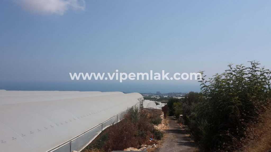 ERDEMLİ SİTE OLMAYA MUSAİT DENİZ MANZARALI SATILIKVİLLALIK ARSA