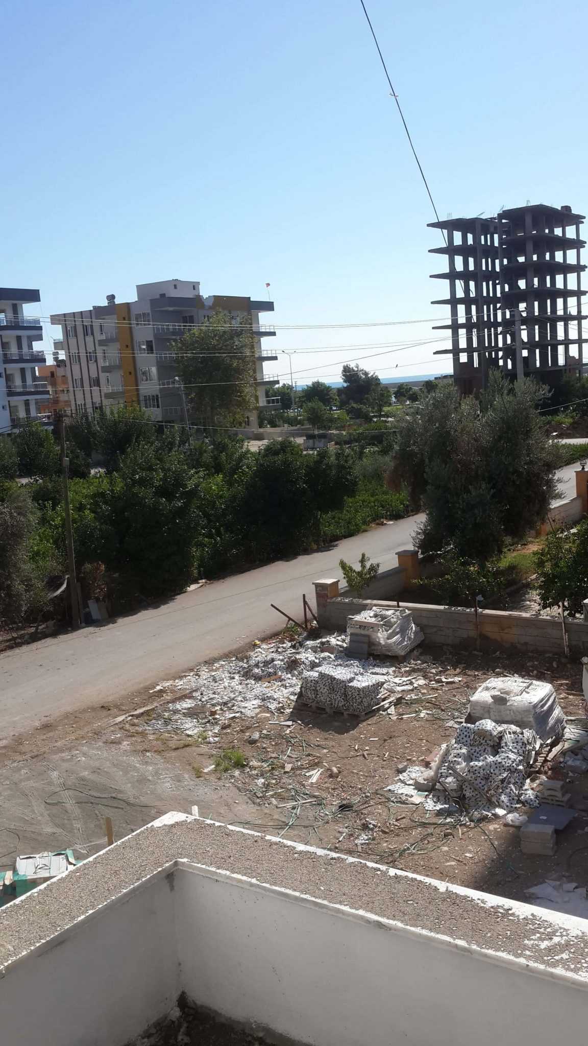 ALATA MAH. CEPHELERİ AÇIK DENİZE 100 M 2+1 SATILIK DAİRELER