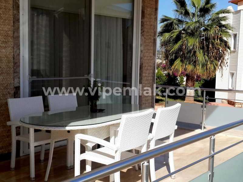 ERDEMLİ ALACAÖREN VİLLARINDA ULTRA LUX SATILIK TRİPLEX