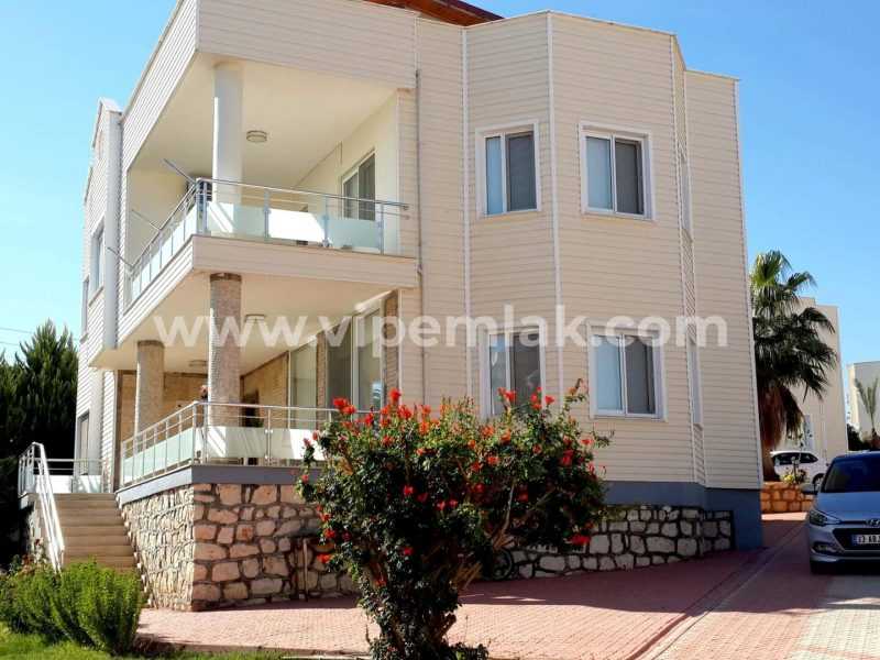 ERDEMLİ ALACAÖREN VİLLARINDA ULTRA LUX SATILIK TRİPLEX