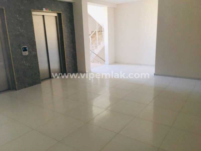 ERDEMLİ ALATAPLAZA’DA GENİŞ VE FERAH SATILIK DAİRE