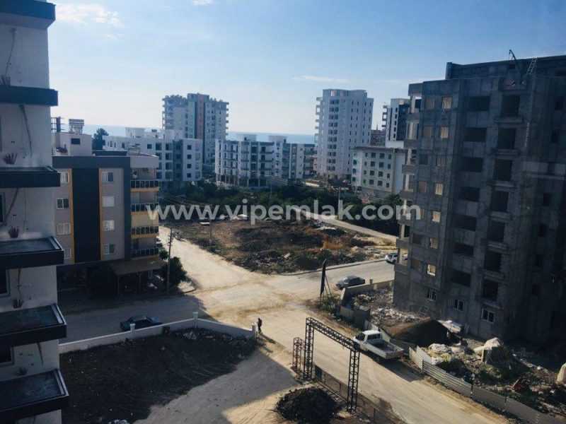 ERDEMLİ ALATAPLAZA’DA GENİŞ VE FERAH SATILIK DAİRE