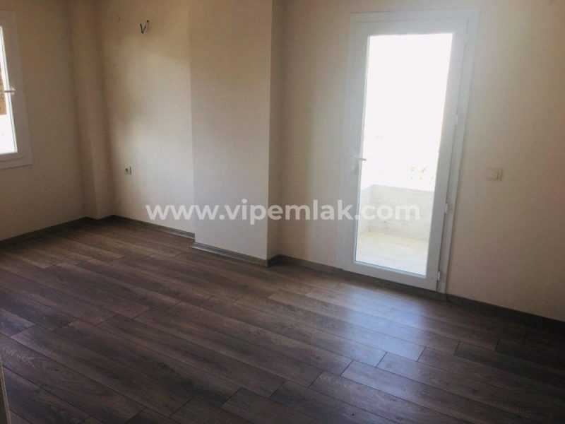 ERDEMLİ ALATAPLAZA’DA GENİŞ VE FERAH SATILIK DAİRE