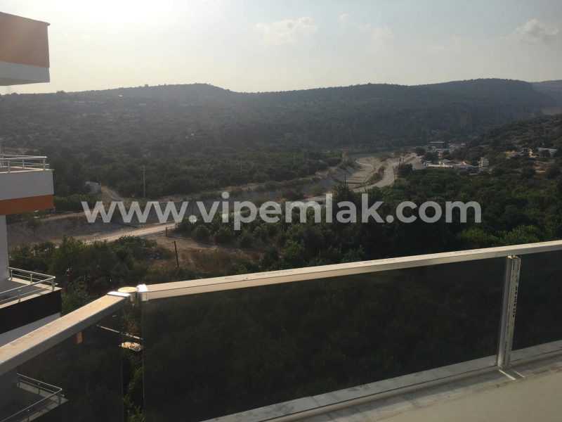 MERSİNİN GÖZDESİ KIZKALESİNDE HAVUZLU SİTEDE 2+1 SATILIK DAİRE