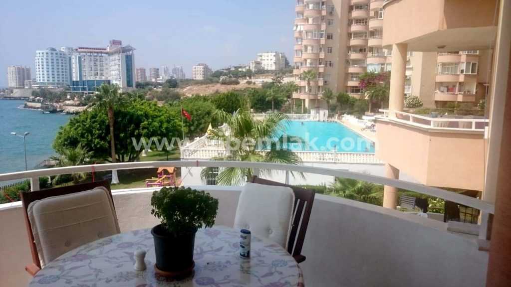 AYAŞ ÖZDE TATİL SİTESİNDE MUHTEŞEM DENİZ MANZARALI SATILIK YAZLIK DAİRE
