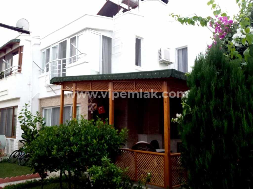 ÇEŞMELİ DUBLEKS VİLLA SERİNKENT SİTESİ_3 – Kopya ÇEŞMELİDE DENİZE SIFIR KONUMDA KELEPİR FİYATTA SATILIK VİLLA