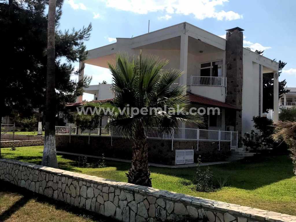 MERSİN ALTINPORTAKAL SİTESİNDE DENİZE SIFIR 4+1 EŞYALI SATILIK VİLLA
