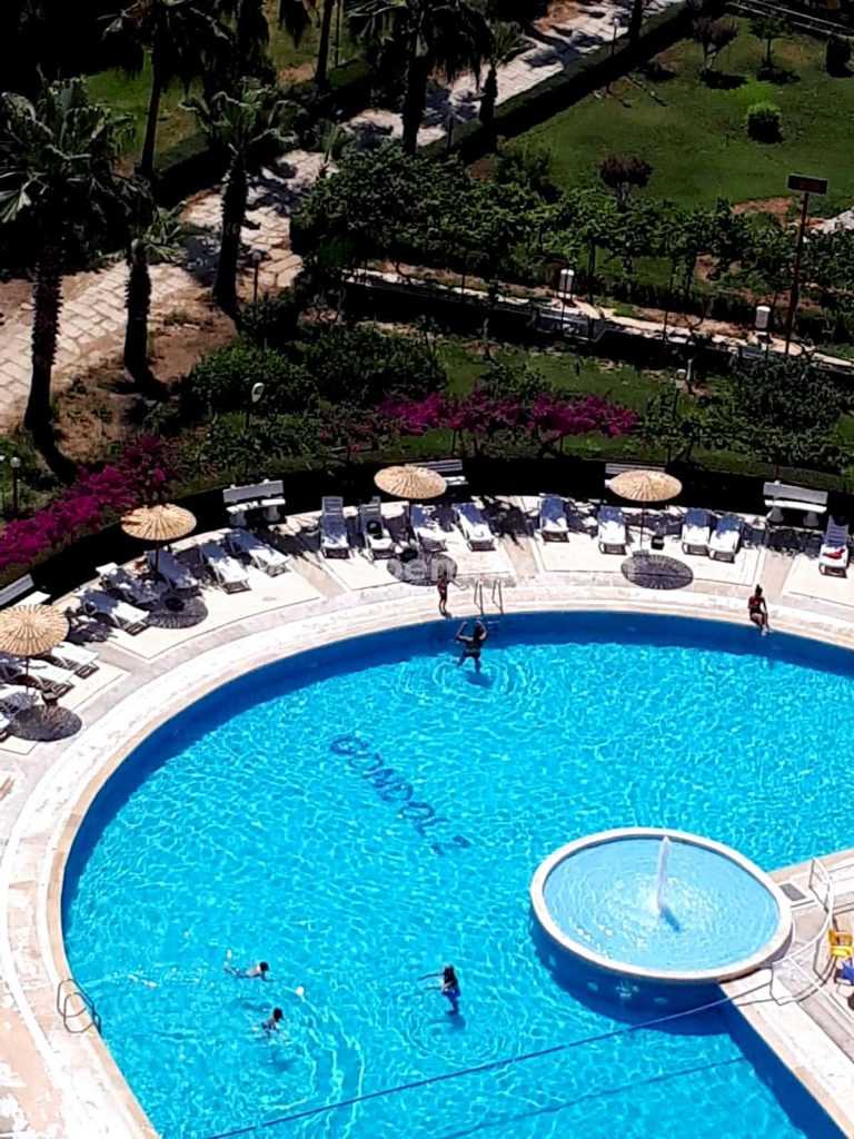 GONDOL 2 SİTESİNDE DENİZ MANZARALI EŞYALI SATILIK UYGUN 1+1 YAZLIK DAİRE