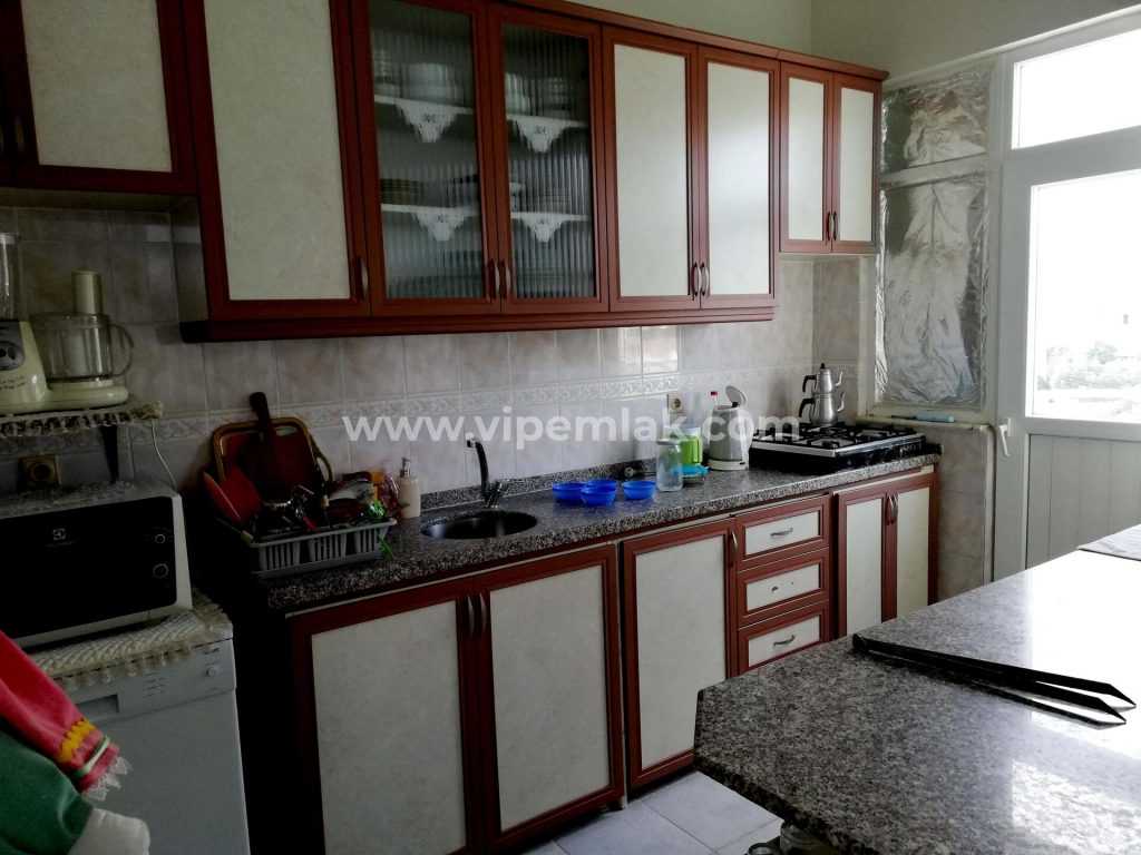 KUMKUYUDA EFSANE DENİZ MANZARALI EŞYALI SATILIK 2+1  YAZLIK DAİRE