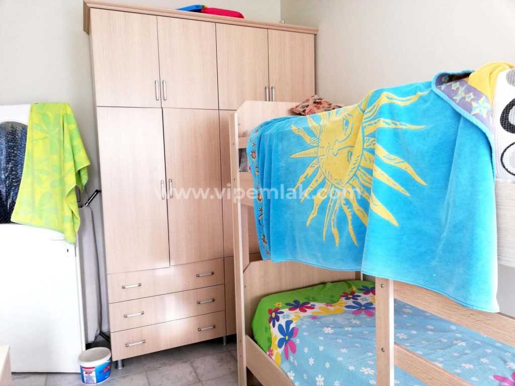 KUMKUYUDA EFSANE DENİZ MANZARALI EŞYALI SATILIK 2+1  YAZLIK DAİRE
