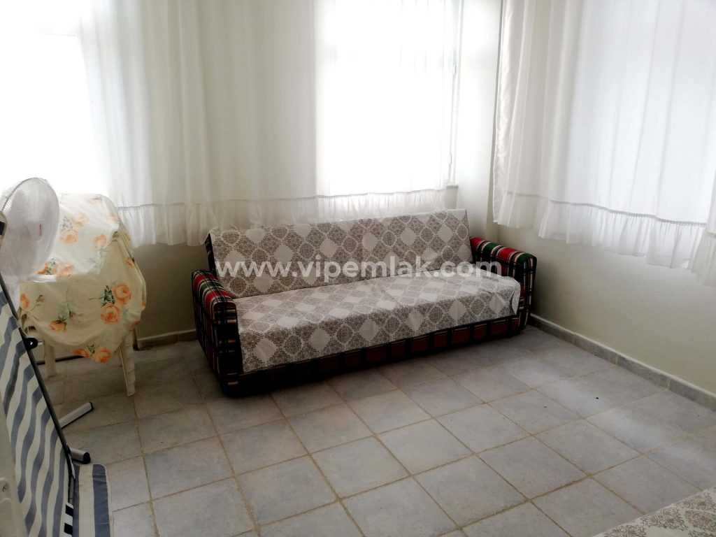 KUMKUYUDA EFSANE DENİZ MANZARALI EŞYALI SATILIK 2+1  YAZLIK DAİRE