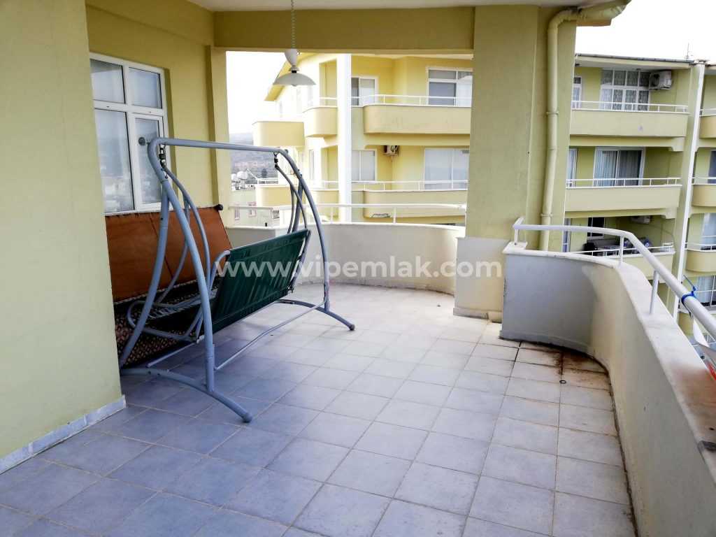 KUMKUYUDA EFSANE DENİZ MANZARALI EŞYALI SATILIK 2+1  YAZLIK DAİRE