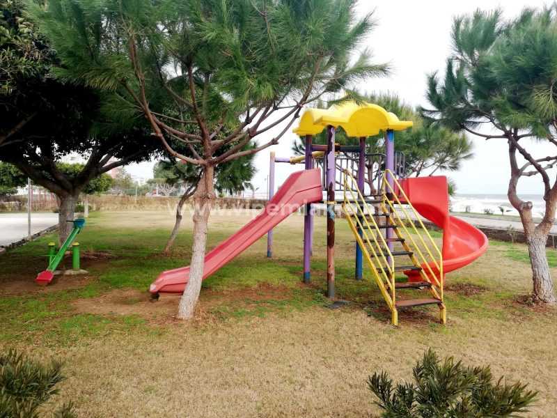 ERDEMLİ LİMONLUDA DENİZE SIFIR KONUMDA EŞYALI SATILIK YAZLIK DAİRE