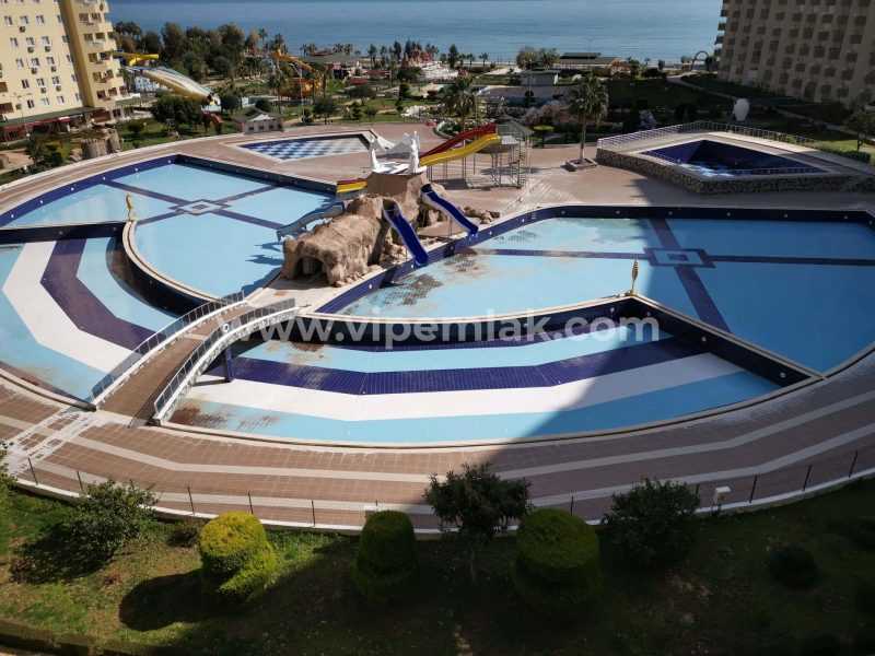 Mersin’in Gözde Yazlık Sitelerinden Flamingo 8’de Muhteşem Manzaralı Eşyalı Satılık Yazlık