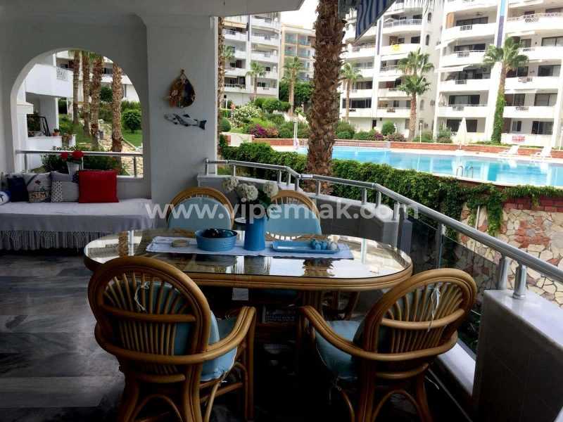 KUMKUYU ÖZEL DİZAYN SİTE İÇİ 3+1 185 M2 SATILIK DAİRE