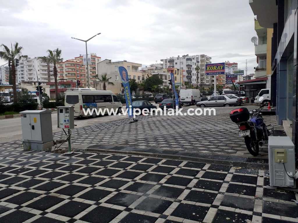 akdeniz mah aylık 15000 tl kiracılık  576 m2 köşe başı satılık dükkan