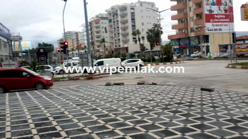 akdeniz mah aylık 15000 tl kiracılık  576 m2 köşe başı satılık dükkan