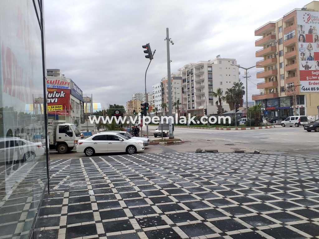 akdeniz mah aylık 15000 tl kiracılık  576 m2 köşe başı satılık dükkan
