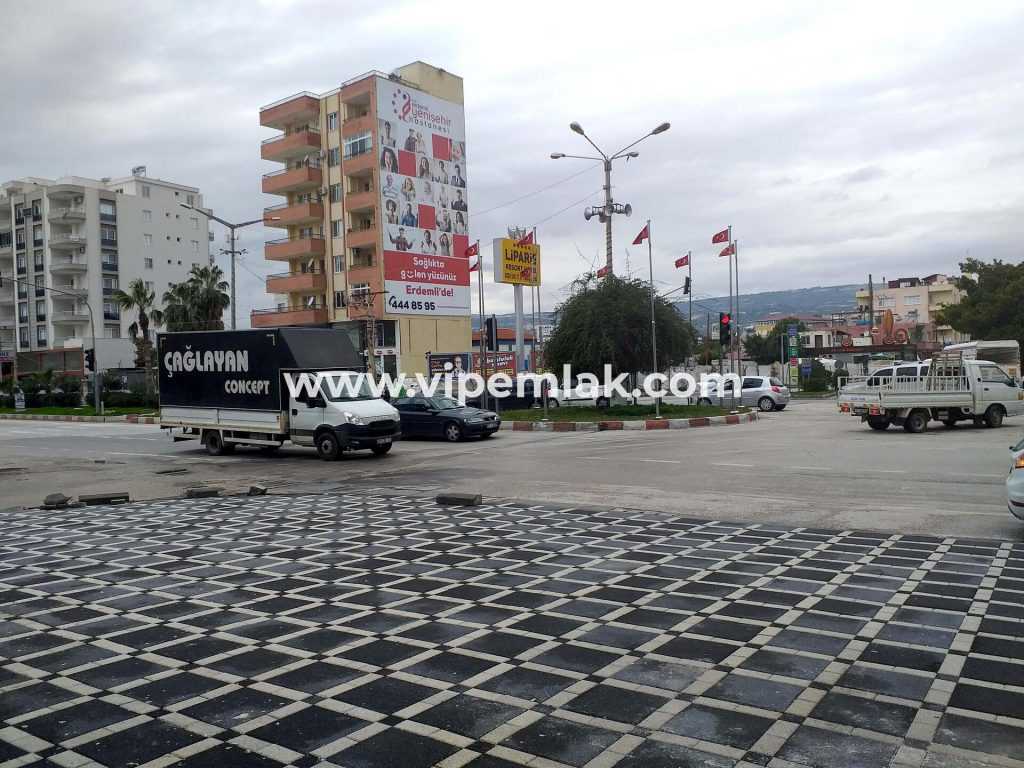 akdeniz mah aylık 15000 tl kiracılık  576 m2 köşe başı satılık dükkan