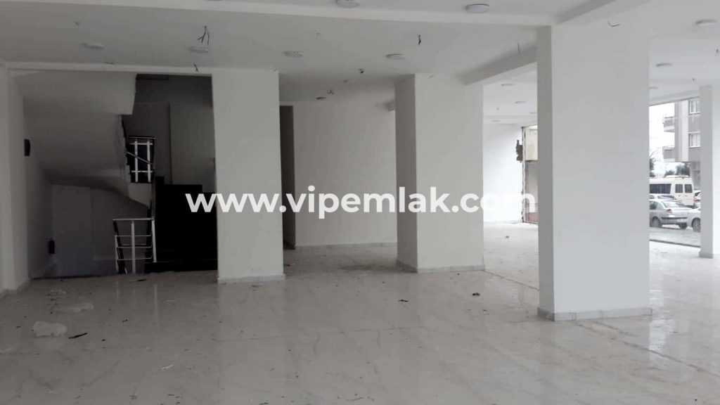 akdeniz mah aylık 15000 tl kiracılık  576 m2 köşe başı satılık dükkan
