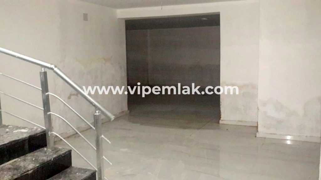 akdeniz mah aylık 15000 tl kiracılık  576 m2 köşe başı satılık dükkan