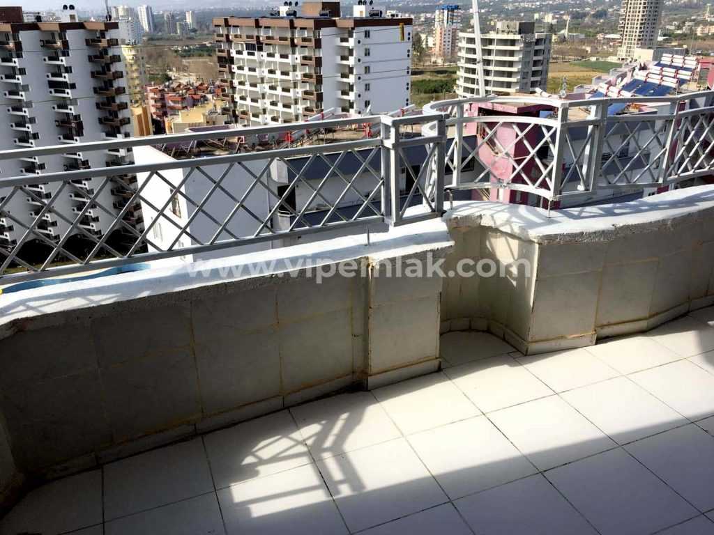 MERSİN TÖMÜKTE DENİZ MANZARALI SEYRANBAĞLARI SİTESİNDE SATILIK 3+1 YAZLIK DAİRE