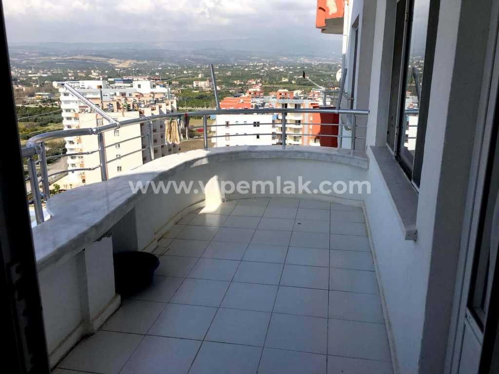 MERSİN TÖMÜK SEYRANBAĞLARI SİTESİNDE  SATILIK GENİŞ 3+1 YAZLIK DAİRE
