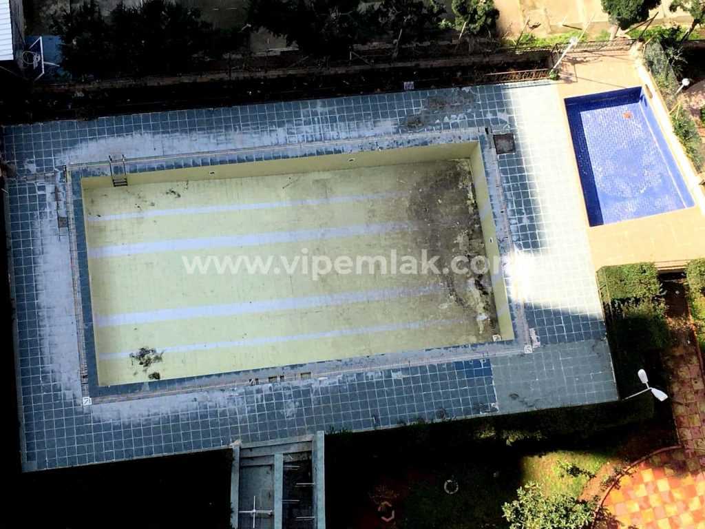 MERSİN TÖMÜK SEYRANBAĞLARI SİTESİNDE  SATILIK GENİŞ 3+1 YAZLIK DAİRE
