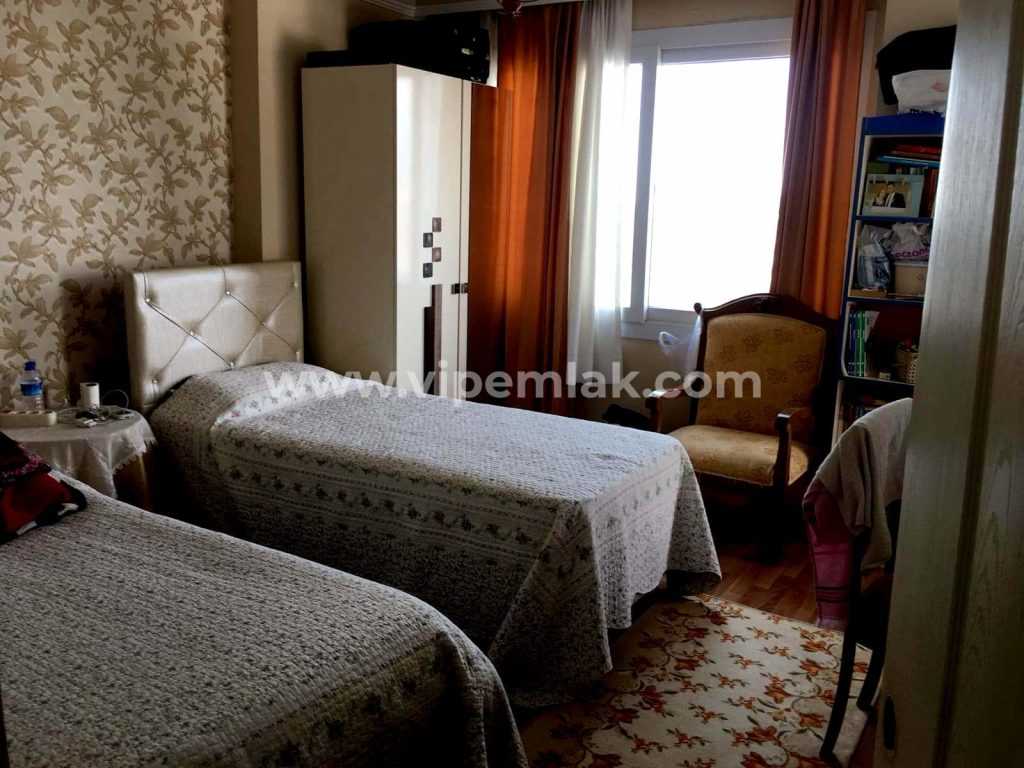 MERSİN TÖMÜK SEYRANBAĞLARI SİTESİNDE  SATILIK GENİŞ 3+1 YAZLIK DAİRE