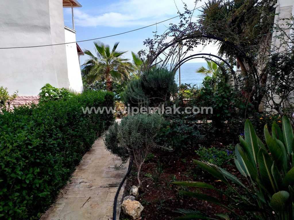 Mersin Erdemli  Ayaş  5+1 Denize Sıfır Fourlex Villa