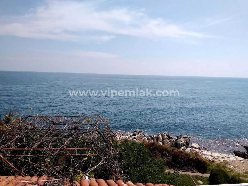Mersin Erdemli  Ayaş  5+1 Denize Sıfır Fourlex Villa