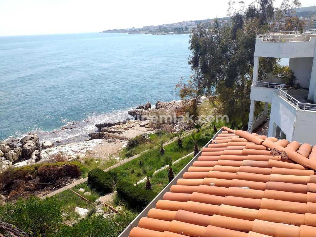 Mersin Erdemli  Ayaş  5+1 Denize Sıfır Fourlex Villa