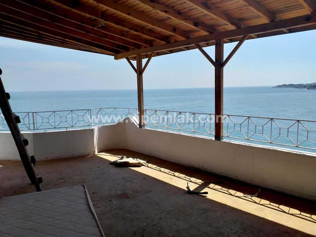 Mersin Erdemli  Ayaş  5+1 Denize Sıfır Fourlex Villa