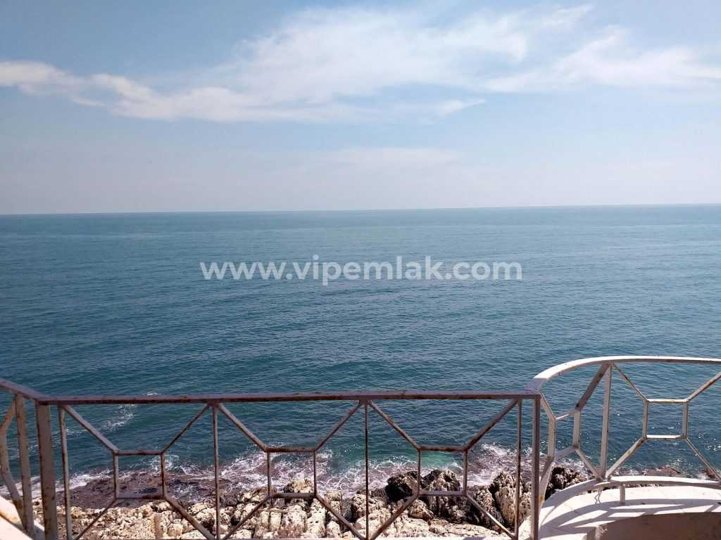 Mersin Erdemli  Ayaş  5+1 Denize Sıfır Fourlex Villa