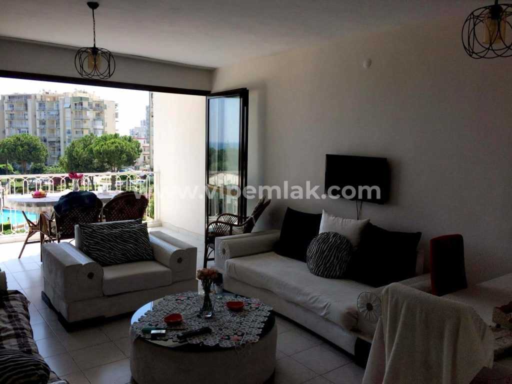 TÖMÜK ÖZALTIN SAHİL SİTESİ DENİZ MANZARALI YAZLIK 2+1 SATILIK DAİRE