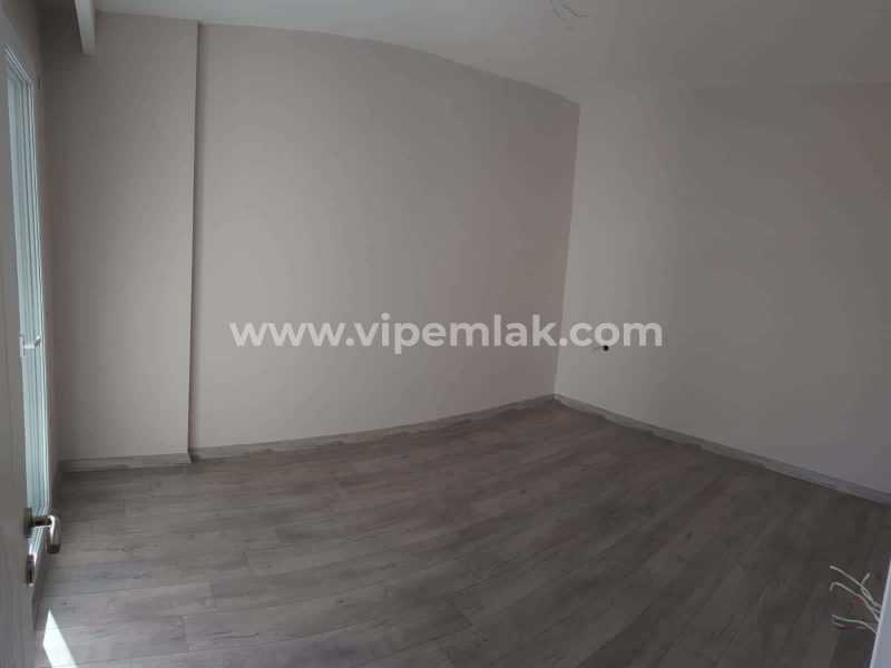 ARPAÇBAHŞİŞ’TE GENİŞ OTURUMLU 1+1 SATILIK YAZLIK EV