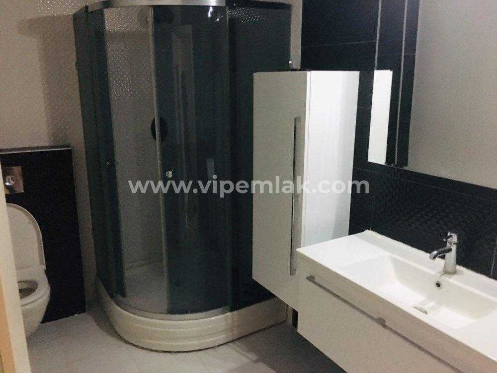 AKDENİZ MAHALLESİNDE HAVUZLU SİTE İÇERİSİNDE KİRALIK 4+1 DAİRE