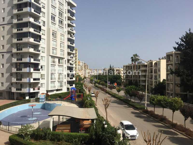 AKDENİZ MAHALLESİNDE HAVUZLU SİTE İÇERİSİNDE KİRALIK 4+1 DAİRE