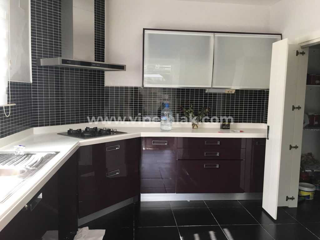 AKDENİZ MAHALLESİNDE HAVUZLU SİTE İÇERİSİNDE KİRALIK 4+1 DAİRE