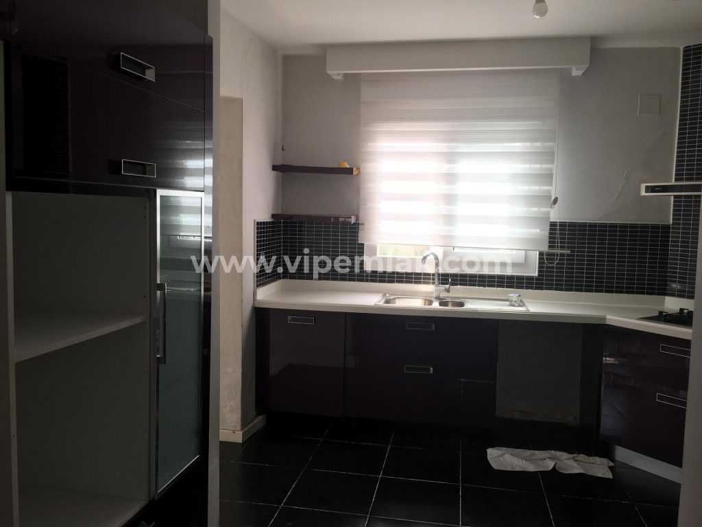 AKDENİZ MAHALLESİNDE HAVUZLU SİTE İÇERİSİNDE KİRALIK 4+1 DAİRE