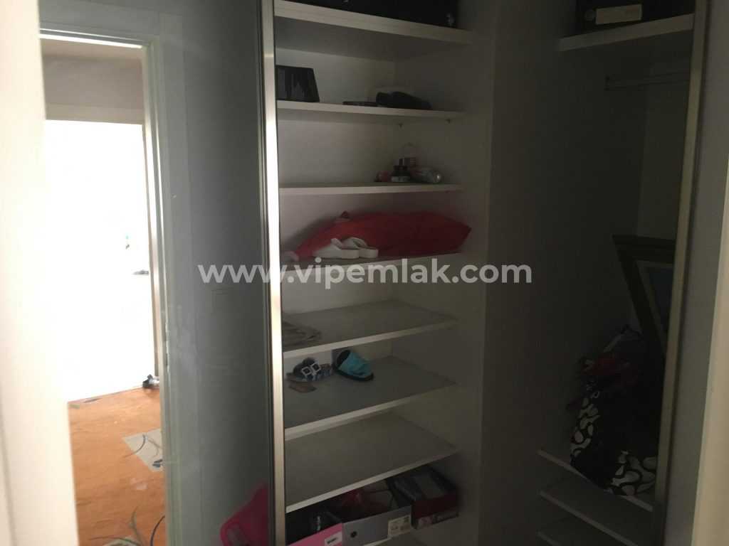 AKDENİZ MAHALLESİNDE HAVUZLU SİTE İÇERİSİNDE KİRALIK 4+1 DAİRE