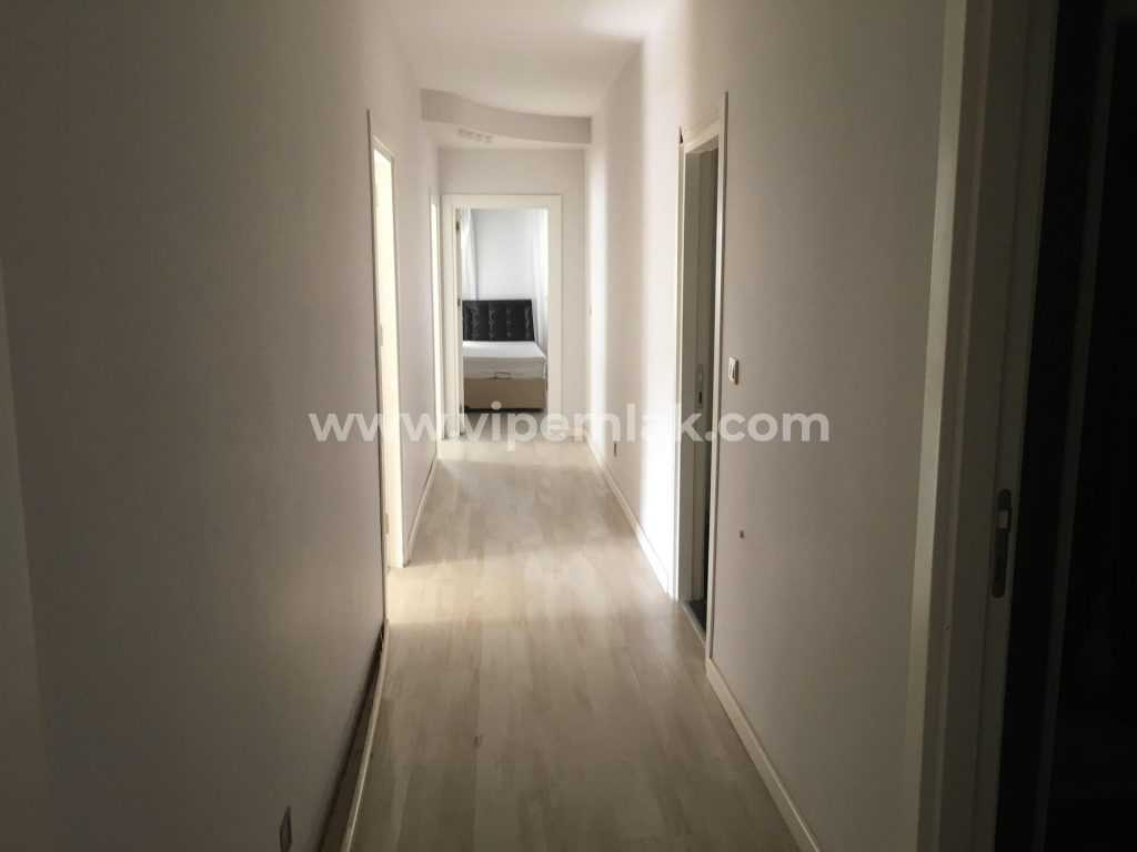 AKDENİZ MAHALLESİNDE HAVUZLU SİTE İÇERİSİNDE KİRALIK 4+1 DAİRE
