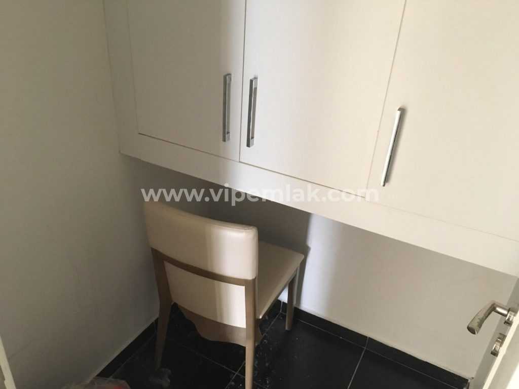 AKDENİZ MAHALLESİNDE HAVUZLU SİTE İÇERİSİNDE KİRALIK 4+1 DAİRE